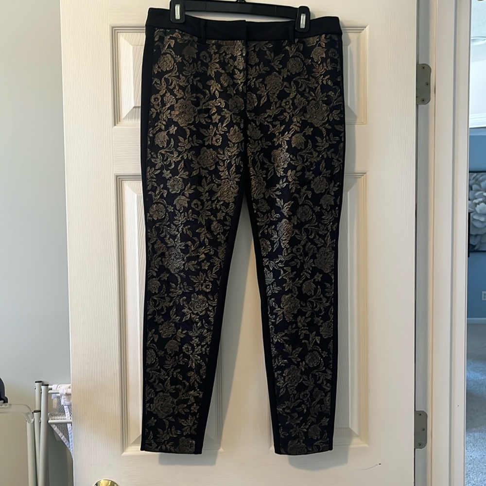 White House black market The skinny pants
